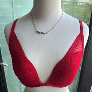 Victoria’s Secret Incredible by Victoria’s Secret Plunge Bra, Size 34DD